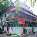 Reddoorz Plus Near Itc Cempaka Mas 2