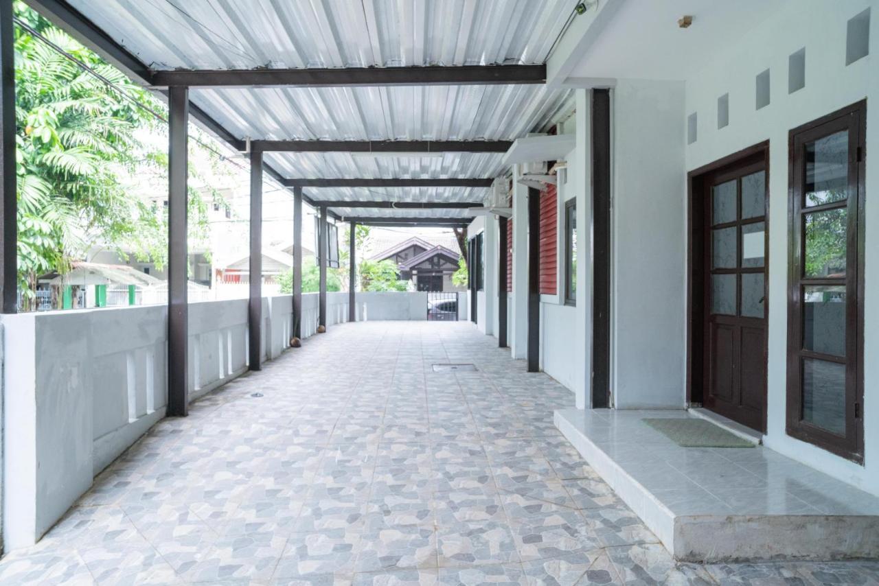 Hotel Reddoorz Near Itc Cempaka Mas 2