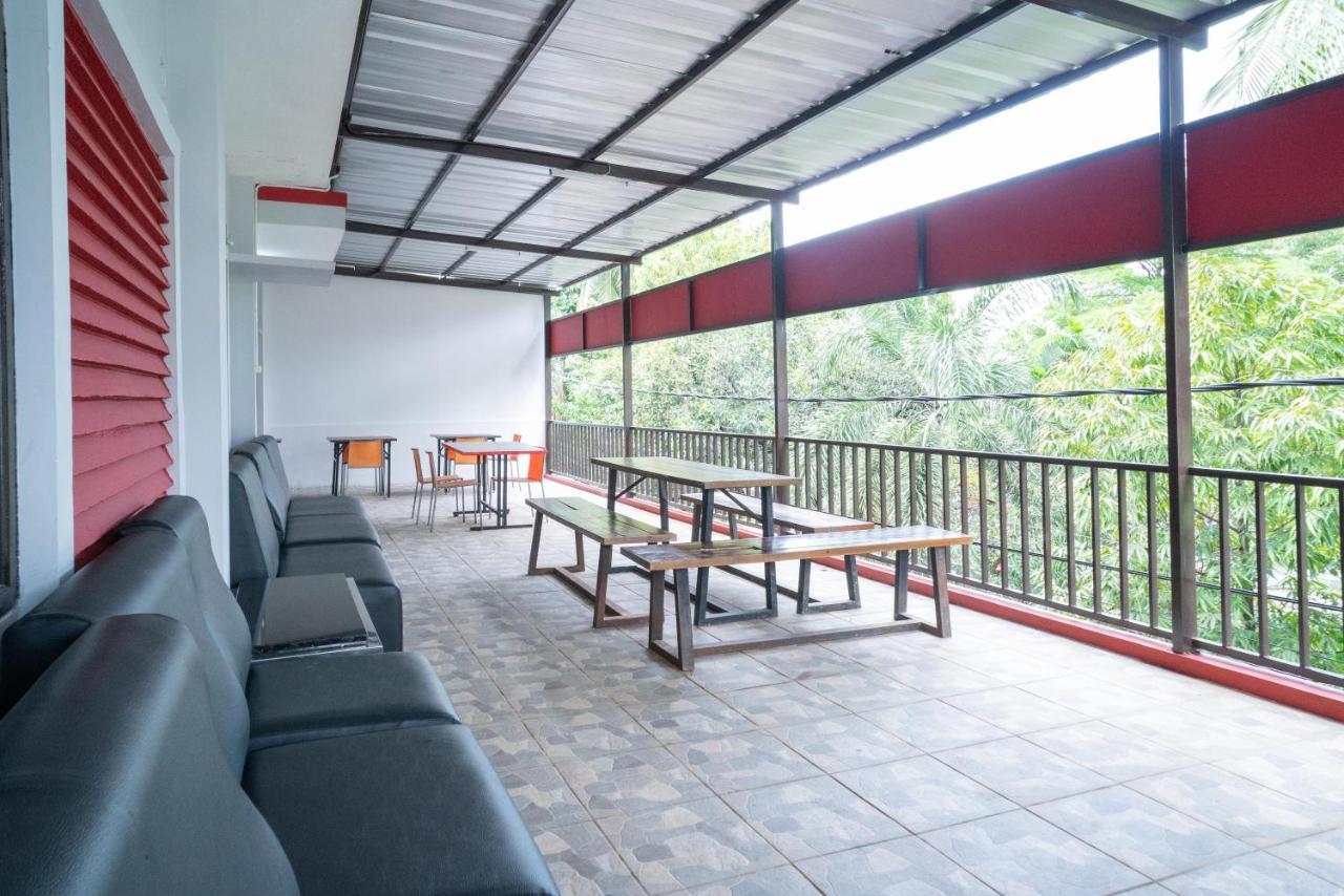 Reddoorz Near Itc Cempaka Mas 2 Hotel